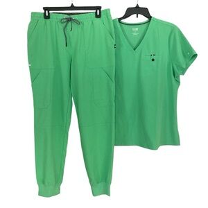 🆕 Koi Green Scrub Set with Black Accents Medium/ Large